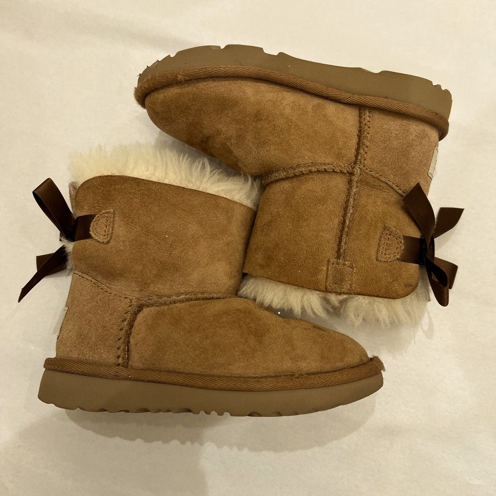 Toddler bow Uggs